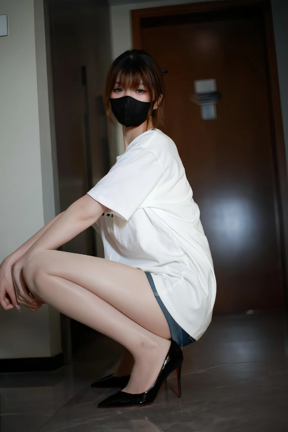 白龙猫女 - 公寓里的肉丝 [29P,3V-96MB] tg@simisebaisi 【丝足阁】004.webp